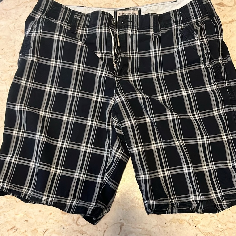 Express size 33 plaid black and white shorts